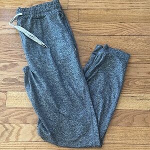 Vuori Women’s Performance Jogger Pants Gray